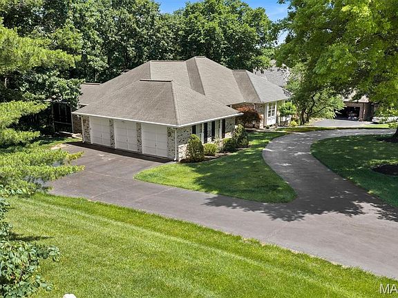 3rd image of 9802 Eagle Hill Ln