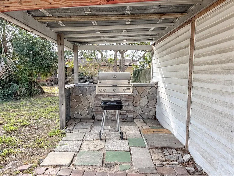 124 Shelley Dr — Photo 17