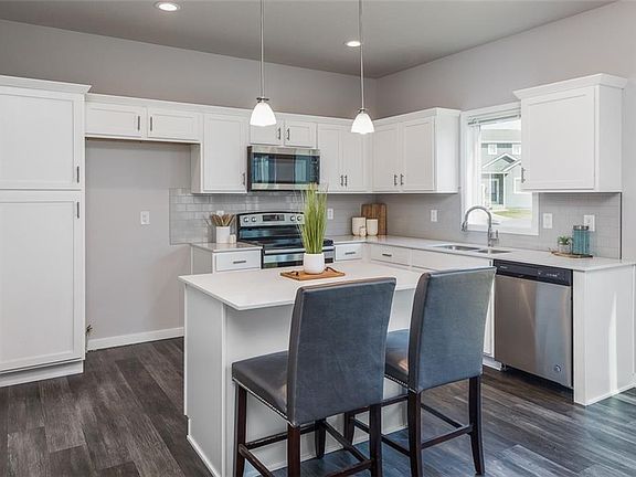 4th image of 15128 Foxglove Ln