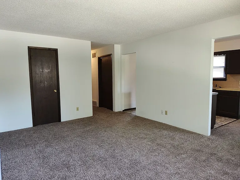 609 Sycamore Cir #1-4 — Photo 2