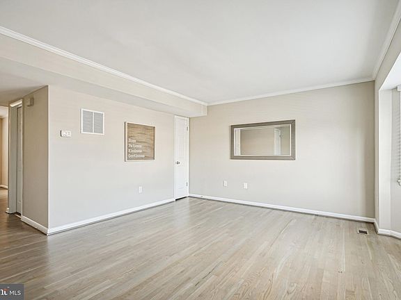 2nd image of 3549 Castle Hill Dr