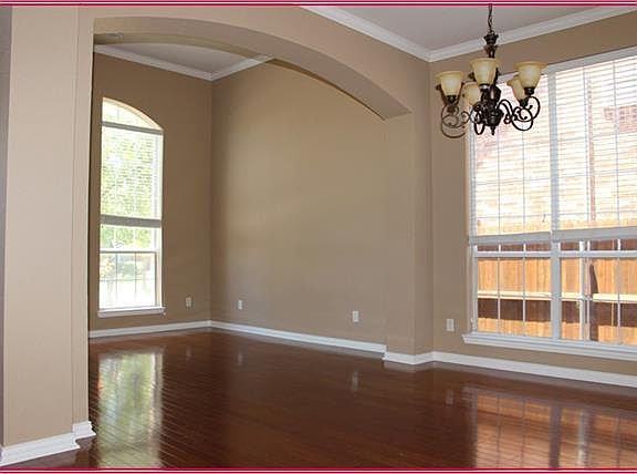 5th image of 3925 Gladney Ln