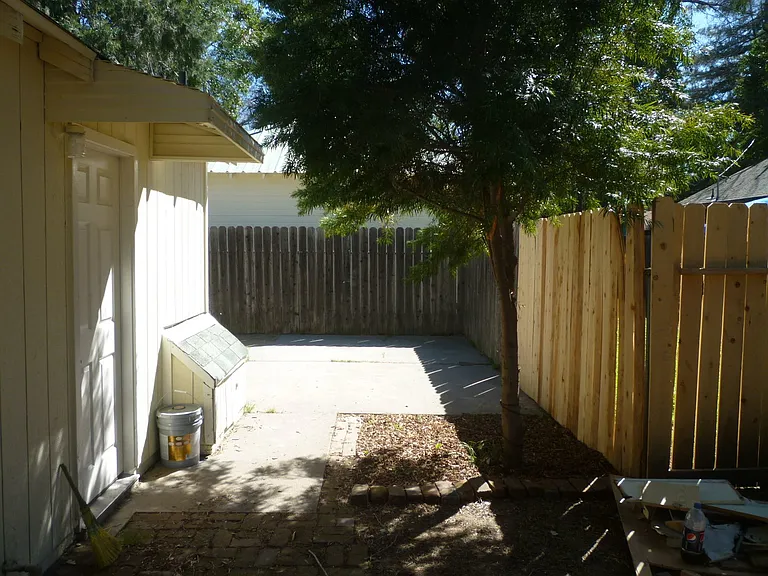 332 W 20th St #B — Photo 10
