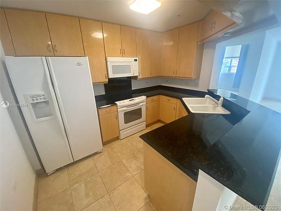 5th image of 801 Brickell Key Blvd APT 1008