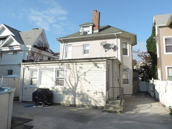 3rd image of 124 Morris St