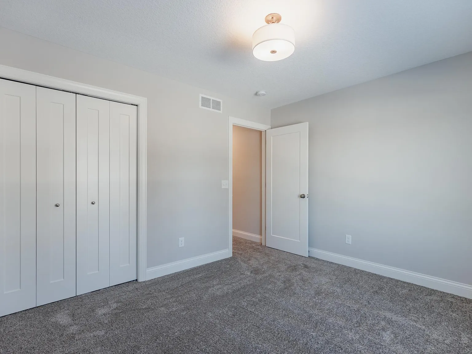 3 bed, 1913 sqft, $2,800 — Photo 4