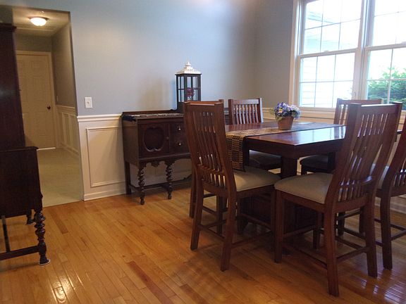 3rd image of 801 Cypress Dr