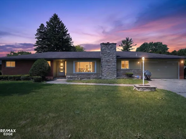 2809 S Outer Dr, Saginaw, MI 48601