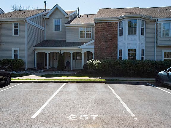2nd image of 257 Tulip Ln #257