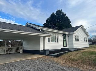 202 Pipers Gap Rd, Mount Airy, NC 27030