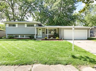 4 Woodridge Rd, Montgomery, IL 60538