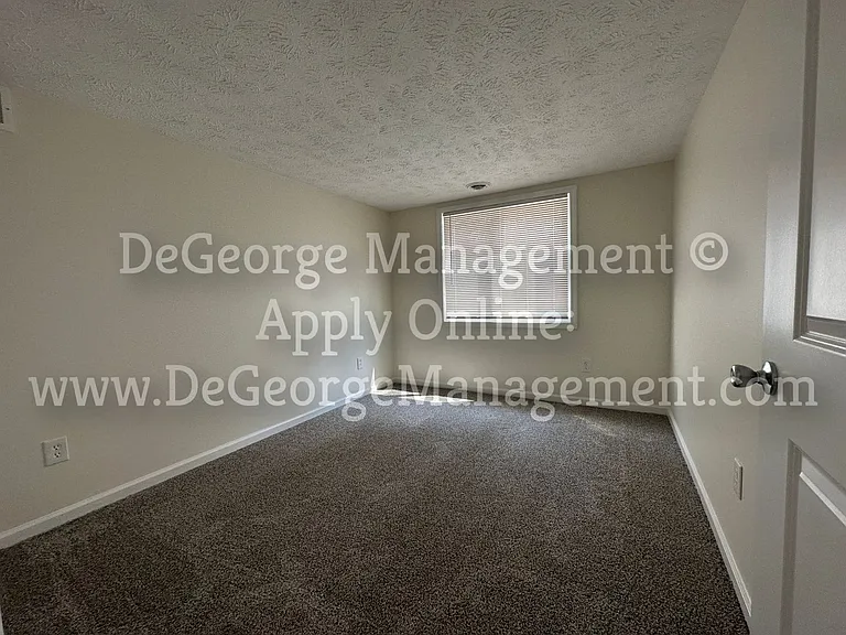 Pine Ridge Apartments — Photo 33