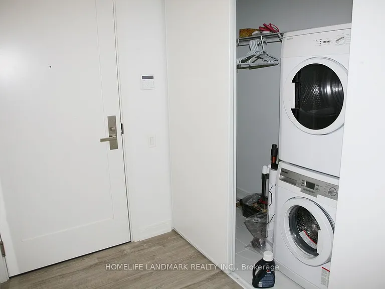 28 Wellesley St E #306 — Photo 11