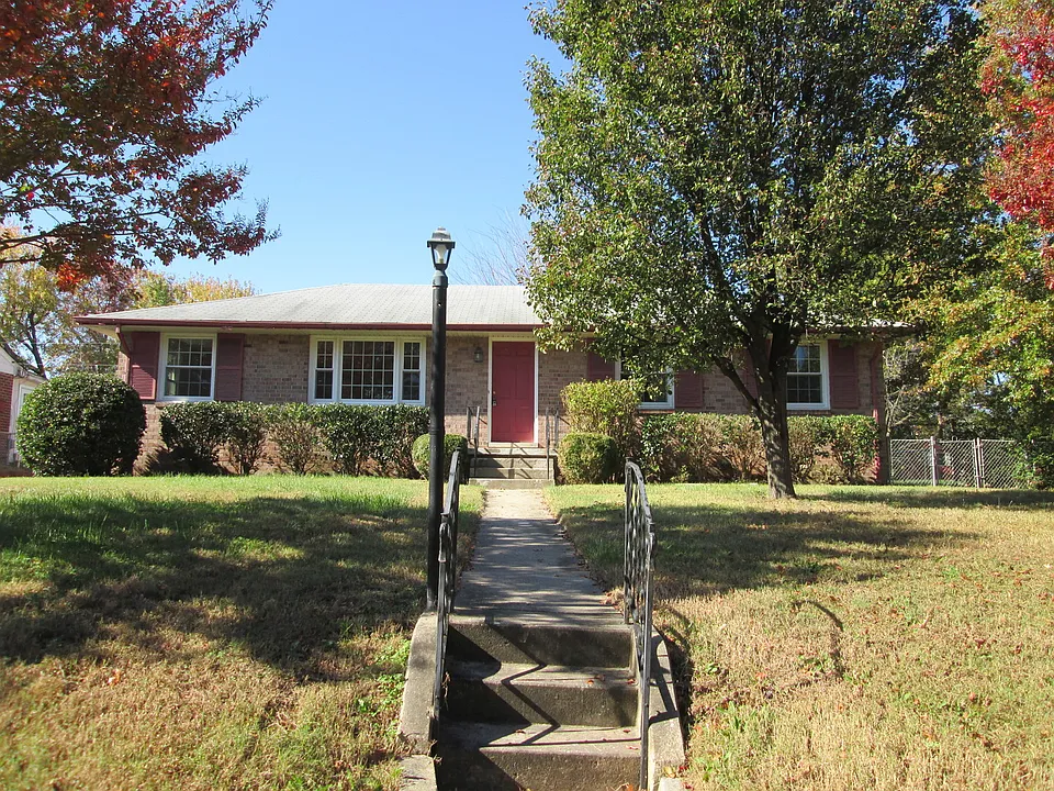 3914 Longleaf Dr