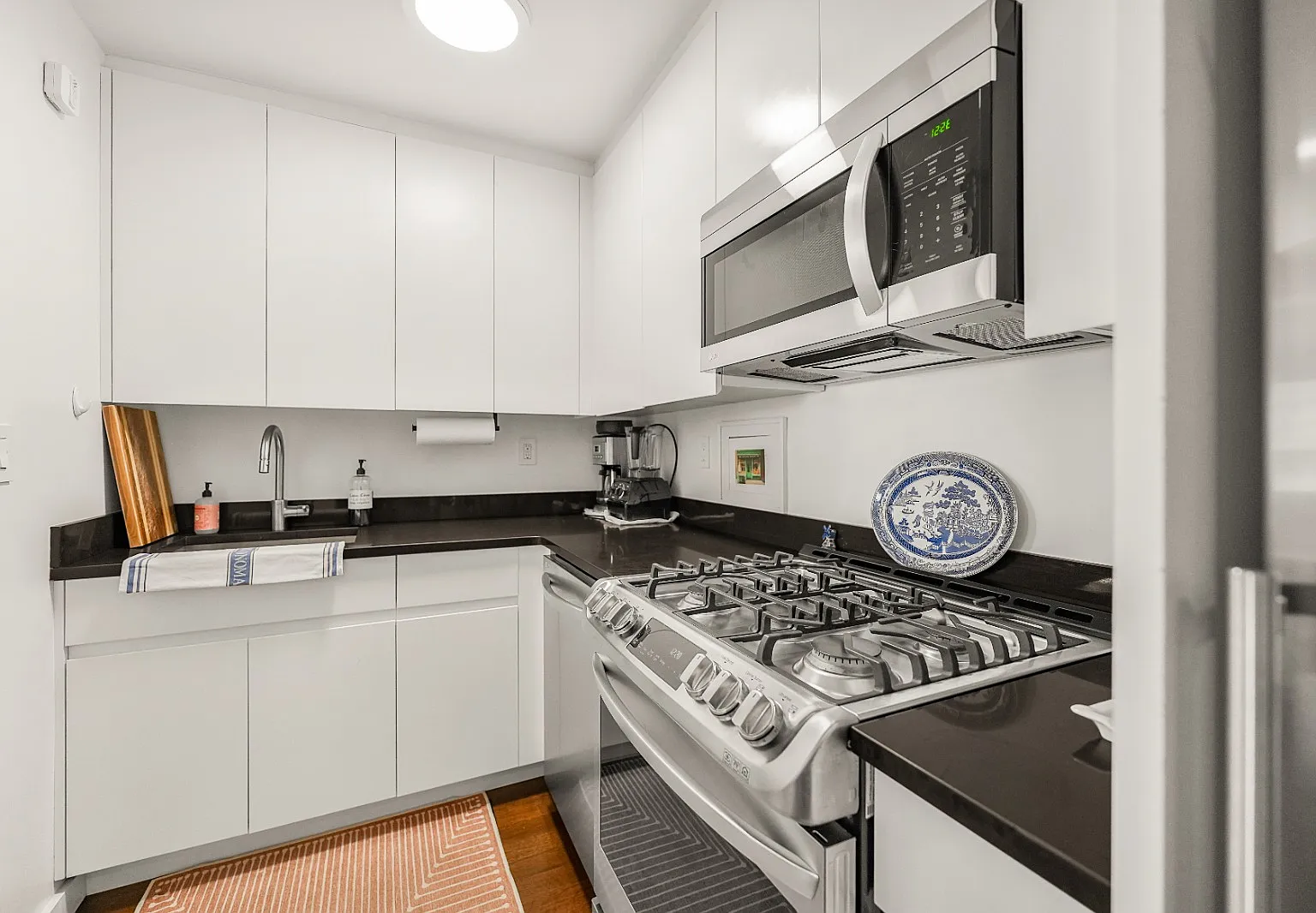425 East 63rd Street — Photo 4