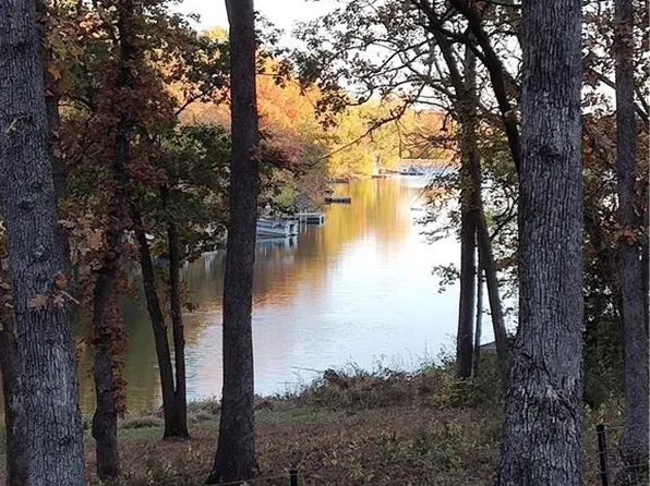 89 NW Lakeside Dr, La Cygne, KS 66040