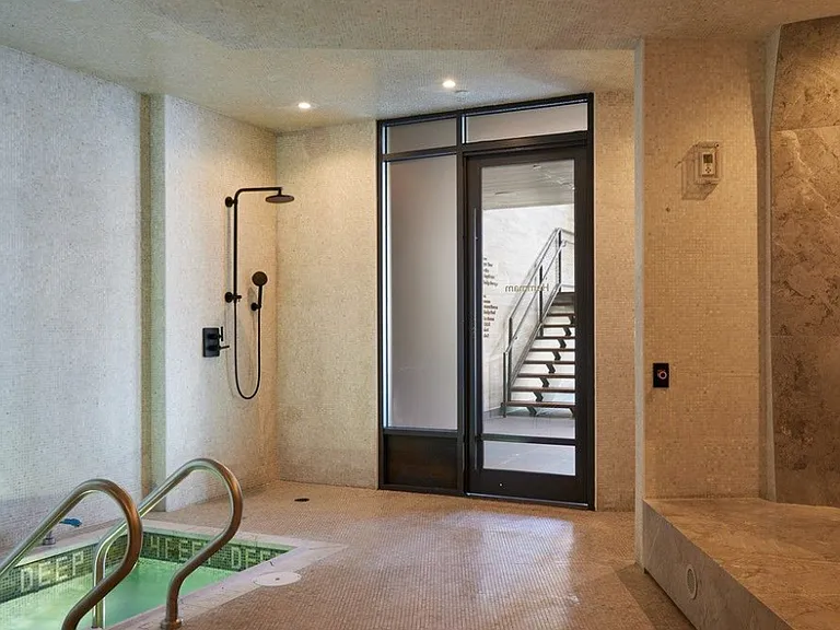 626 1st Ave #W35C — Photo 20