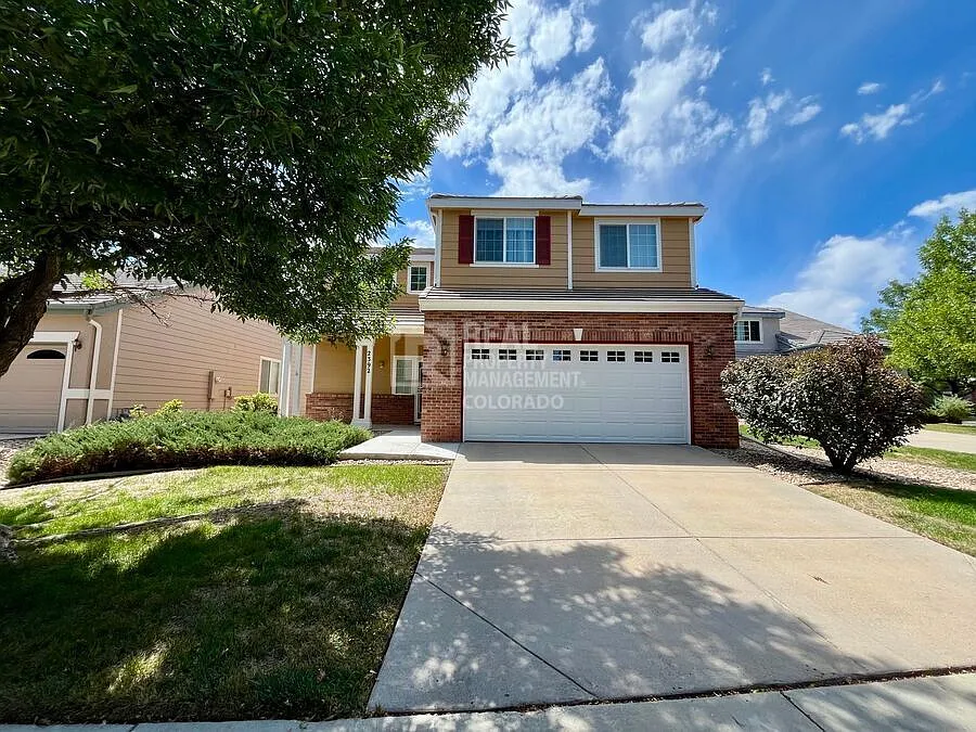 Beautiful 3-Bedroom Thornton Home Near Eastlake Nature Preserve — Photo 1