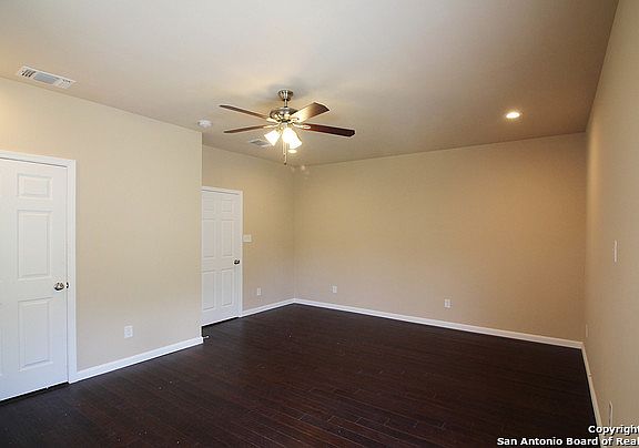 4th image of 319 Robert E Lee St