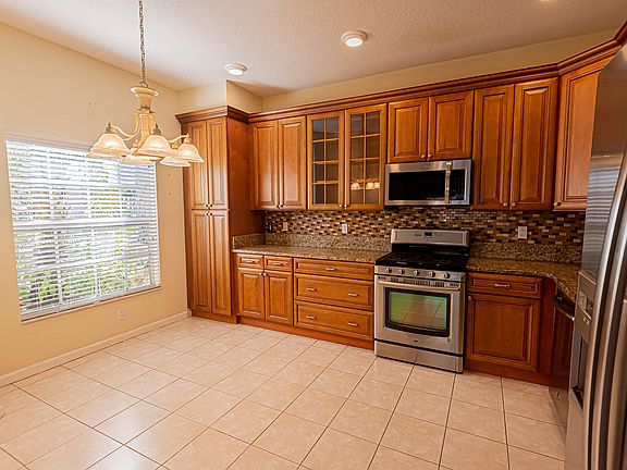 3rd image of 322 NW Alana Avenue