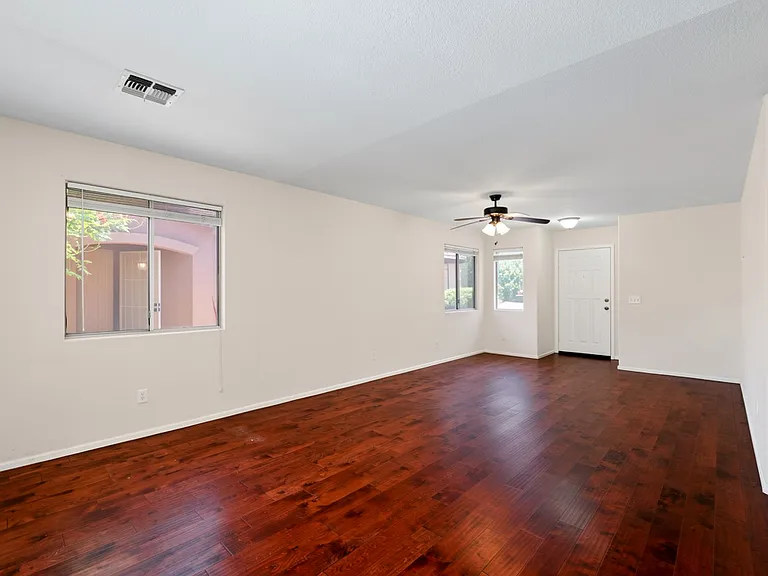 42551 W Hillman Dr — Photo 10