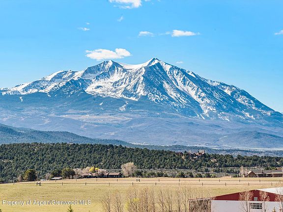 3rd image of 14 Old Orchard Rd