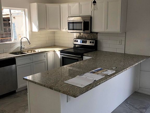 3rd image of 2108 W Dahlia Dr