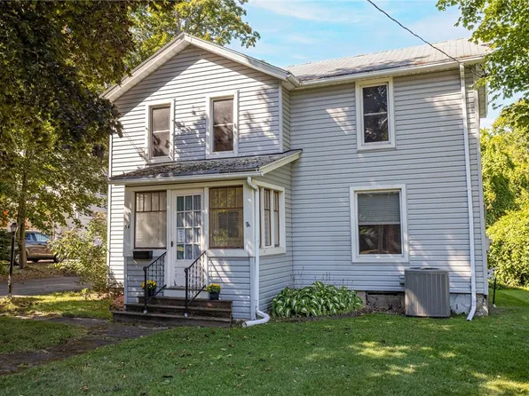 54 Wolcott St, Le Roy, NY 14482