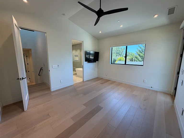 375 W Napa St #1 — Photo 8
