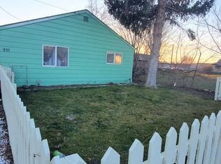 911 Monroe Ave, Toppenish, WA 98948