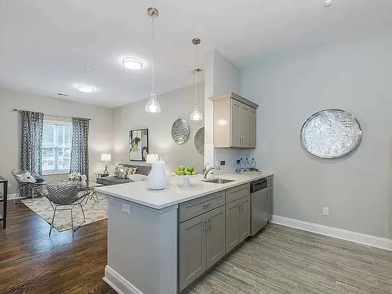 743 Park Ave #301 — Photo 1