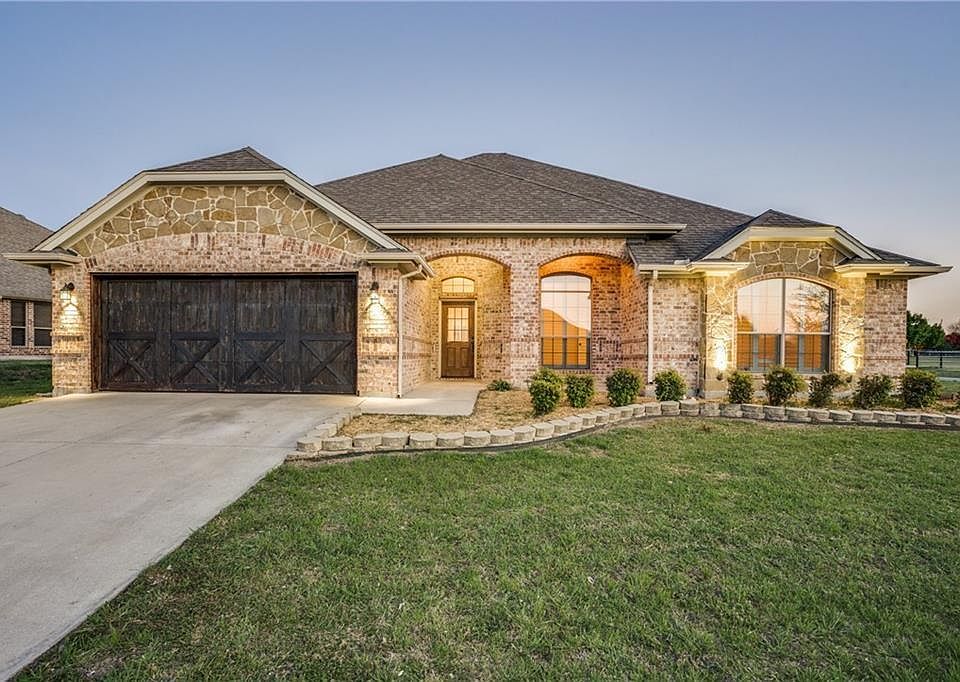 1st image of 300 Lockwood Ln