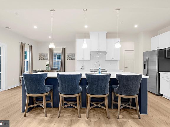 3rd image of 128 Perrys Retreat Blvd