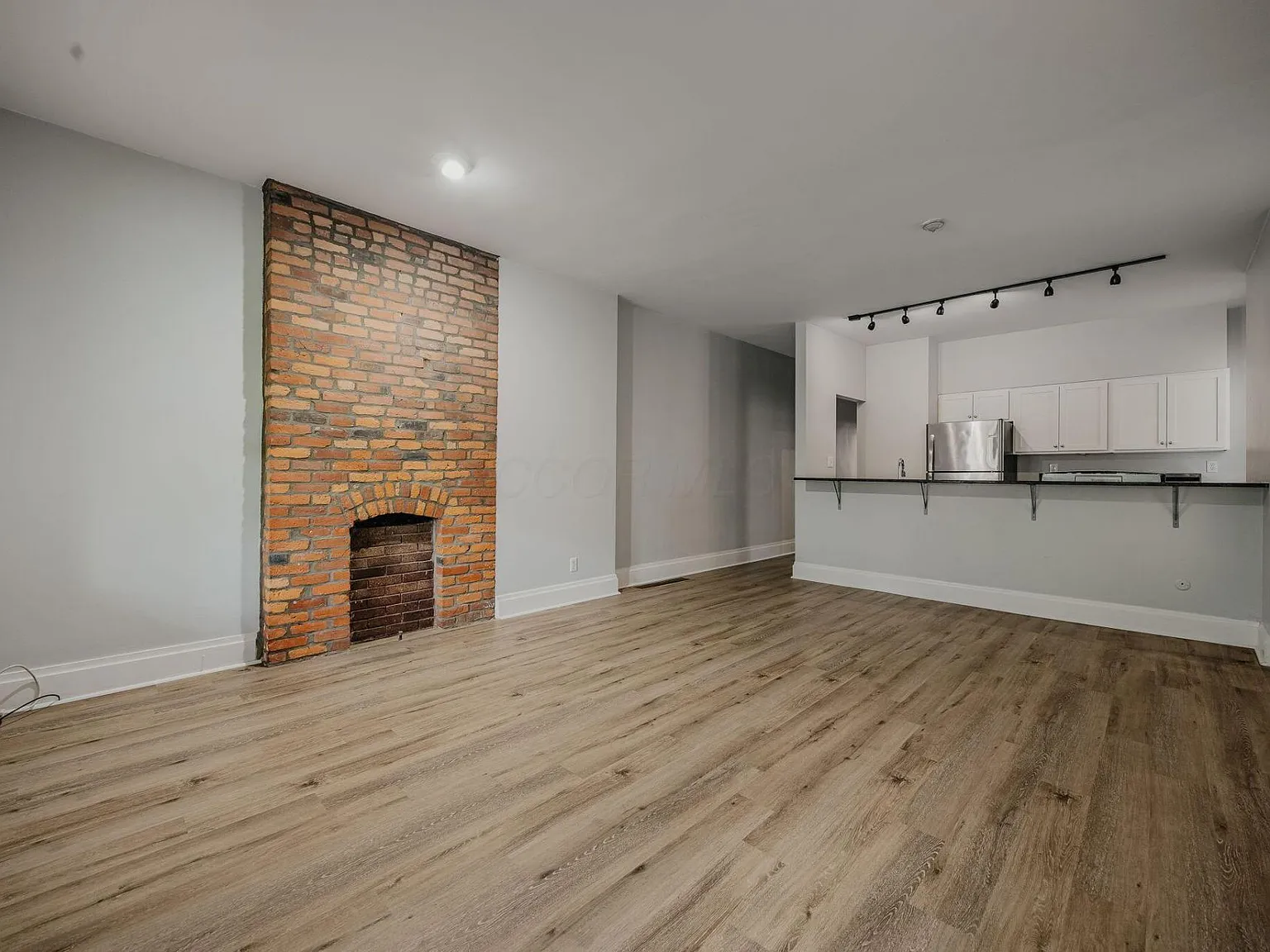 1 bed, 1.0 bath, 3144 sqft, $1,800 — Photo 3