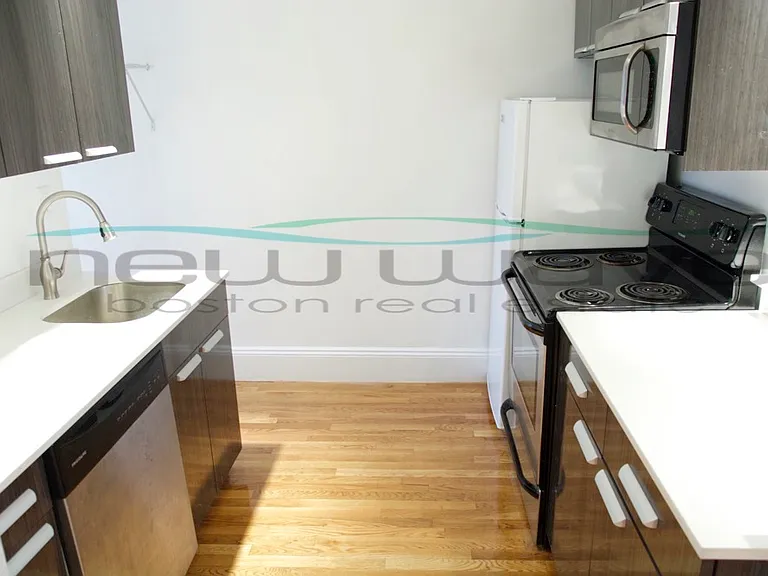 51 Queensberry St #21 — Photo 11