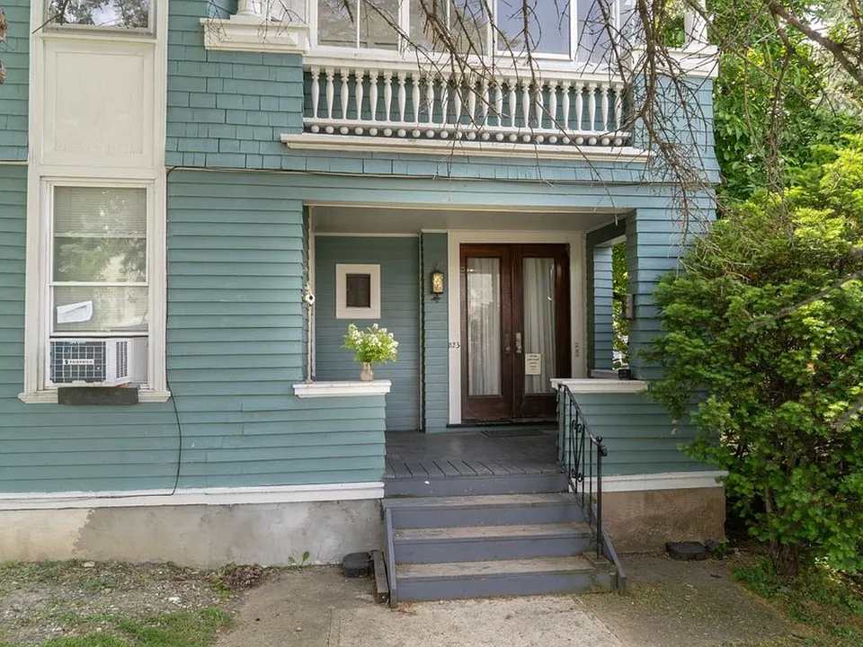 823 Columbia St #2