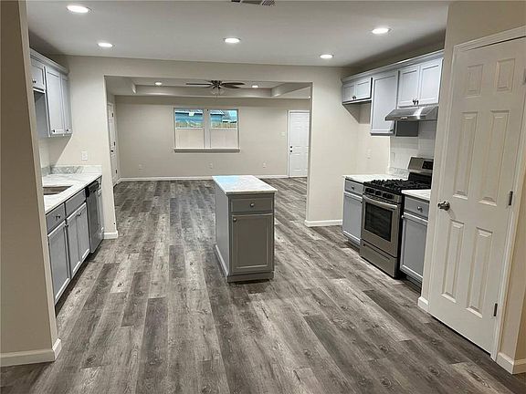 4th image of 132 Felicia Dr