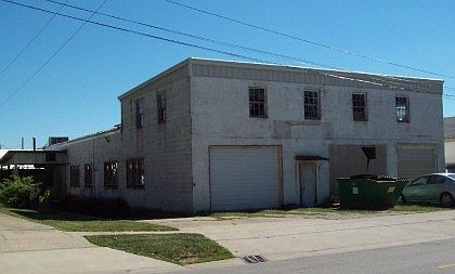 2nd image of 825 South 3 Rd St.