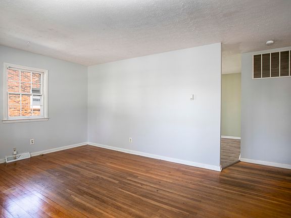 4th image of 104 Garden Park Dr