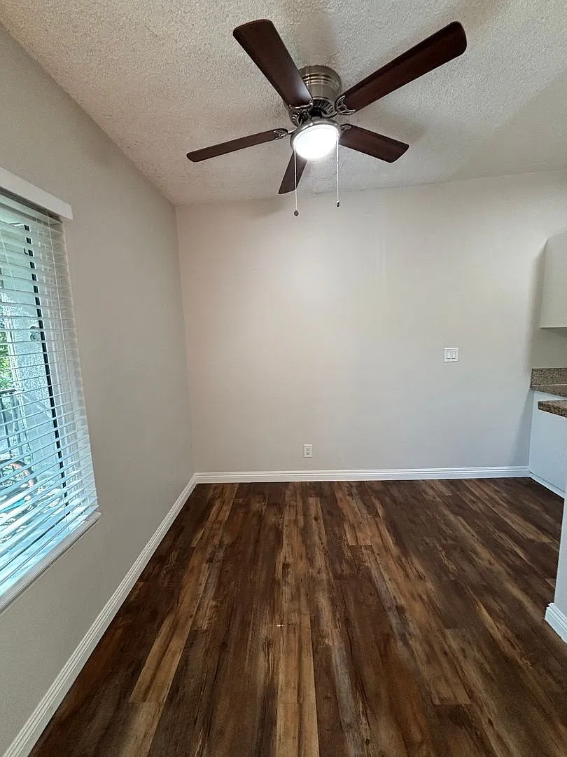 933 S Roberts St — Photo 3