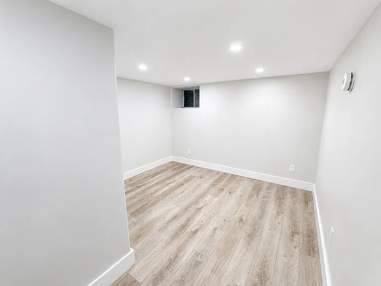 482 King William St — Photo 15