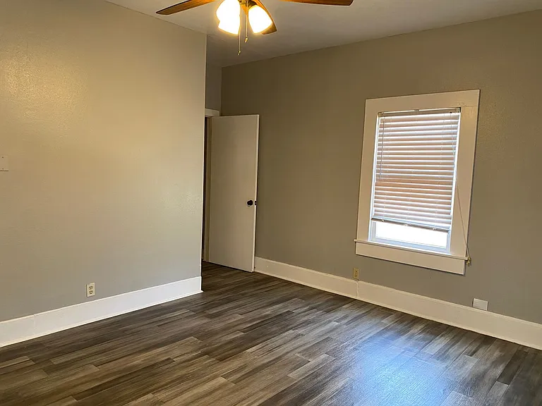 527 Cedar St — Photo 16