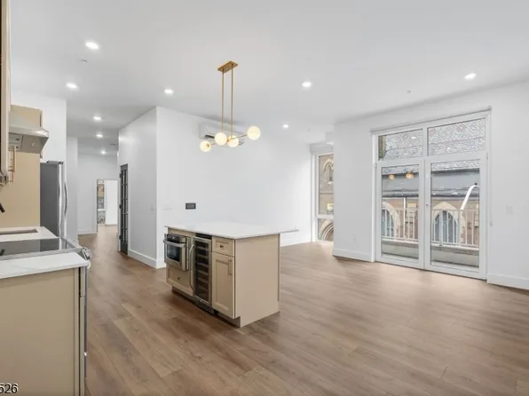 21 Lincoln Park #203, Newark City, NJ 07102