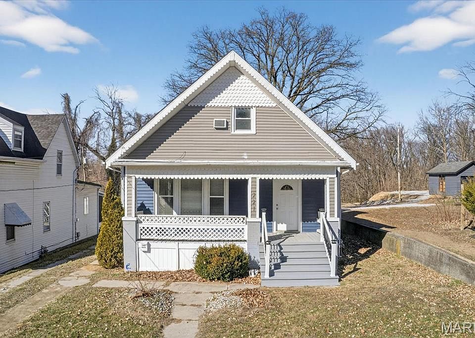 1st image of 221 Lebanon Ave