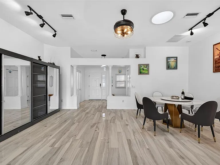 411 Del Mar Dr — Photo 11