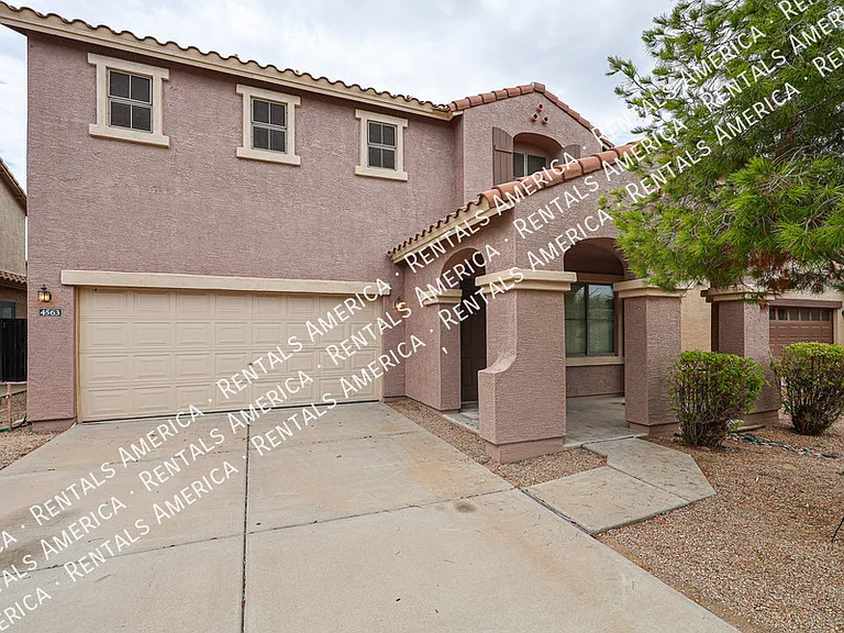 4563 E Oxford Ln — Photo 2