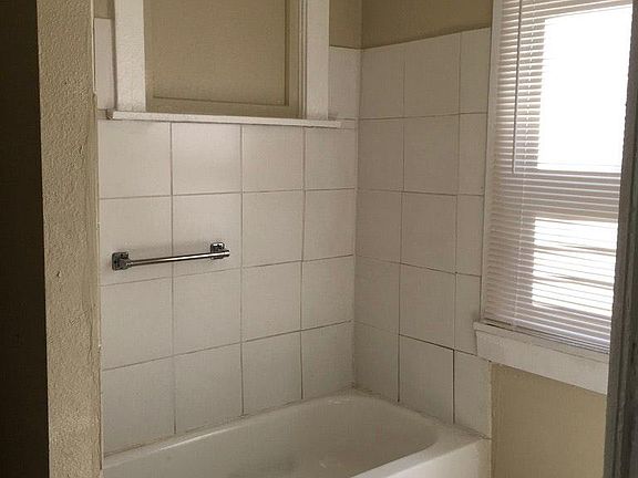 3rd image of 3045 E 31st St