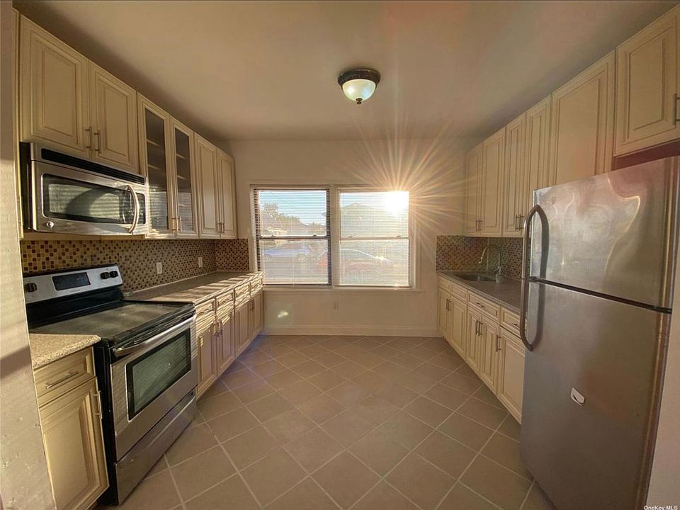 1st image of 295 Roosevelt Ave #1F
