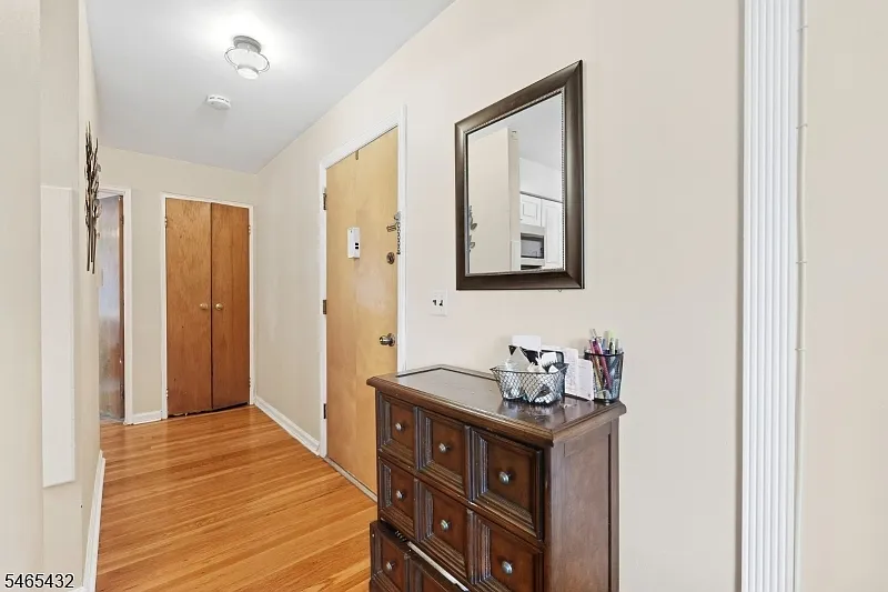 1 bed, 1.0 bath, 813 sqft, $2,150 — Photo 2