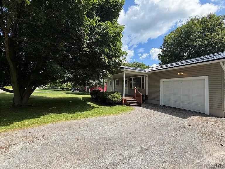 1648 White Bridge Rd — Photo 2